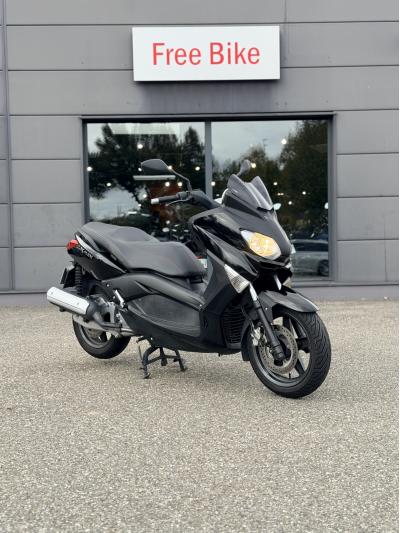 YAMAHA XMAX 125
