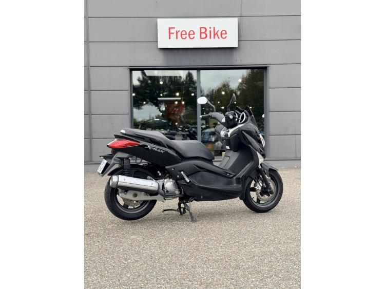 YAMAHA XMAX 125