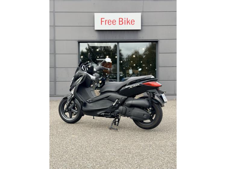 YAMAHA XMAX 125
