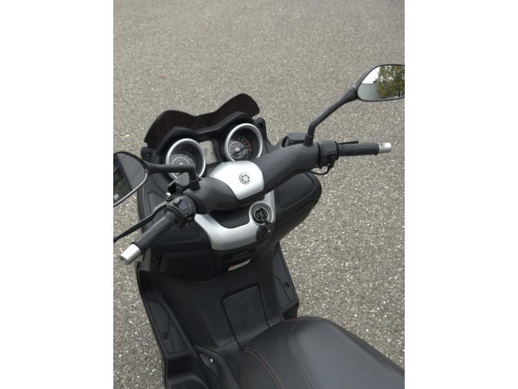 YAMAHA XMAX 125