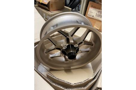 YZF-R1 / Roue arrière à branche