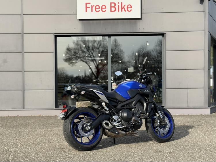 YAMAHA MT-09