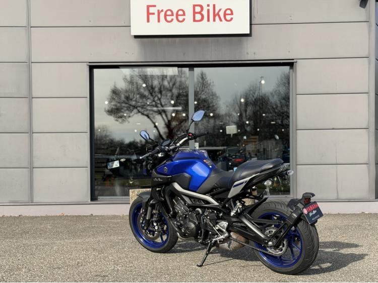 YAMAHA MT-09